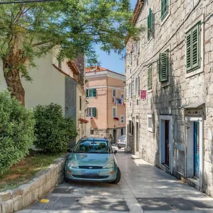 Under Constructiion Apartman Split